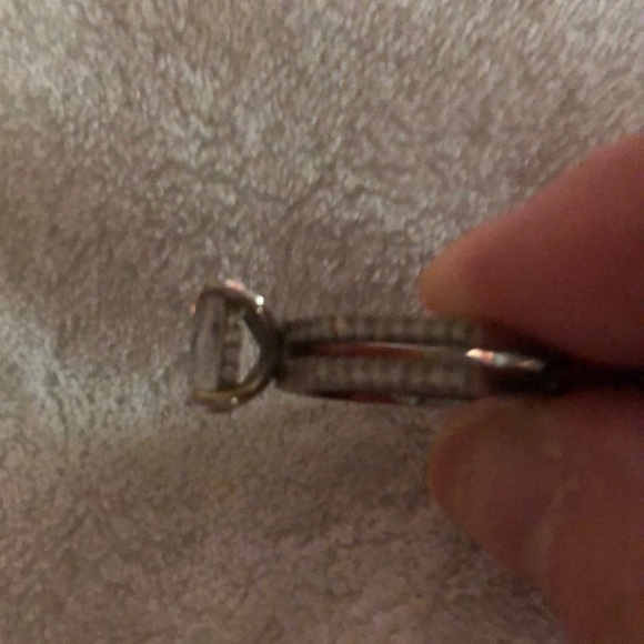 Engagement ring - Picture 2 of 2